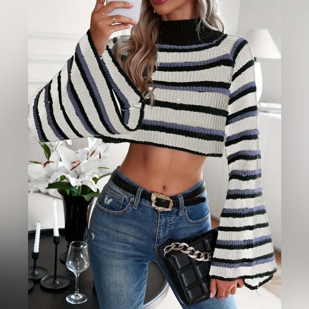 Striped Cropped Knit Long Sleeve Turtleneck | Size: M